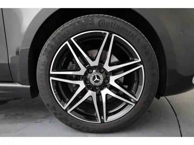 Mercedes-Benz V 220