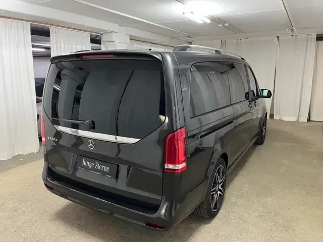 Mercedes-Benz V 220