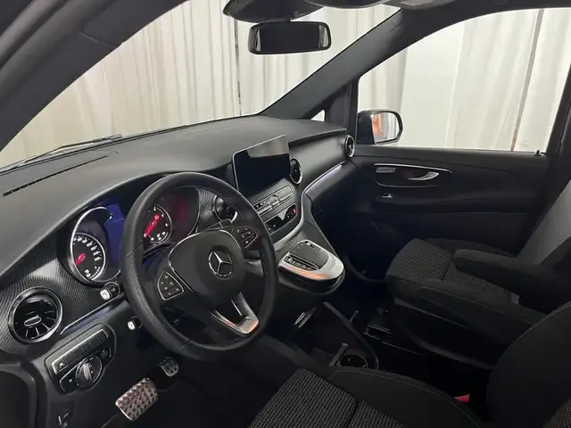 Mercedes-Benz V 220