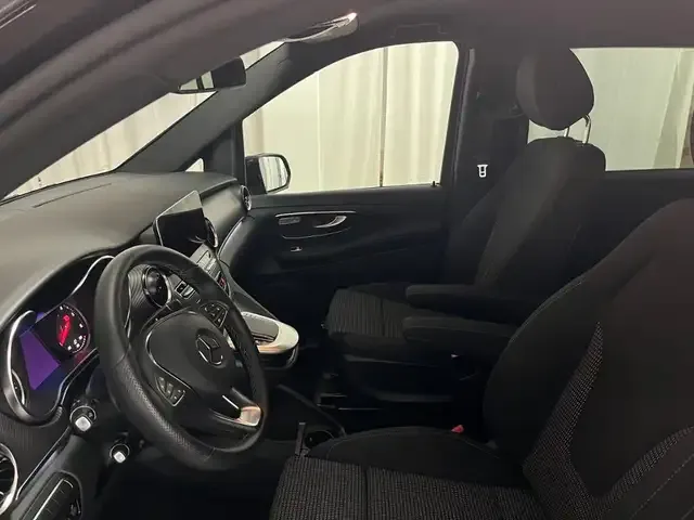 Mercedes-Benz V 220
