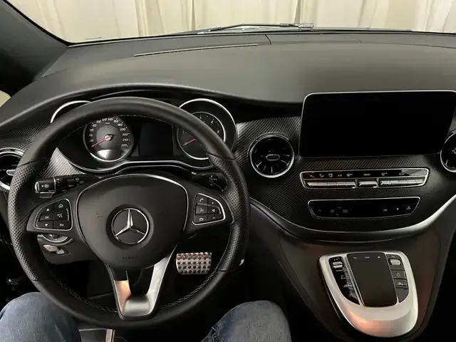Mercedes-Benz V 220