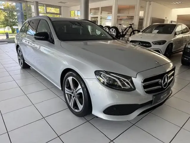 Mercedes-Benz E 200
