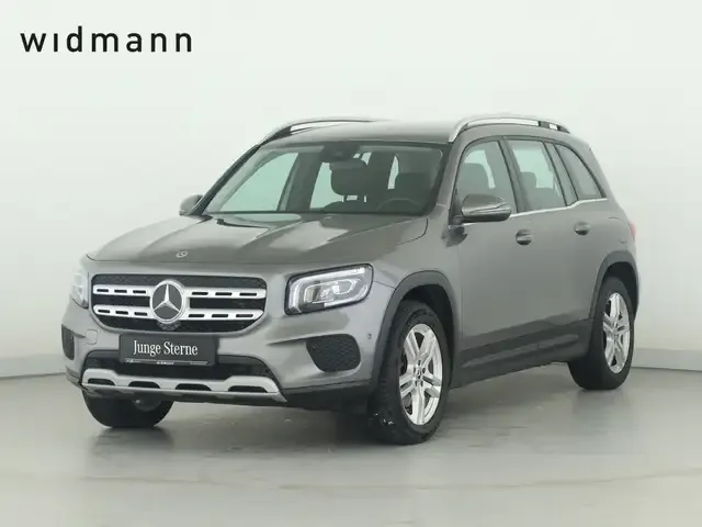 Mercedes-Benz GLB 220