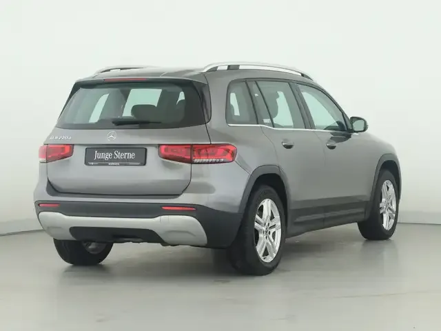 Mercedes-Benz GLB 220