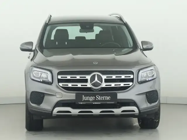 Mercedes-Benz GLB 220