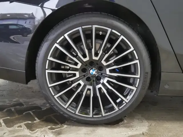 BMW 740