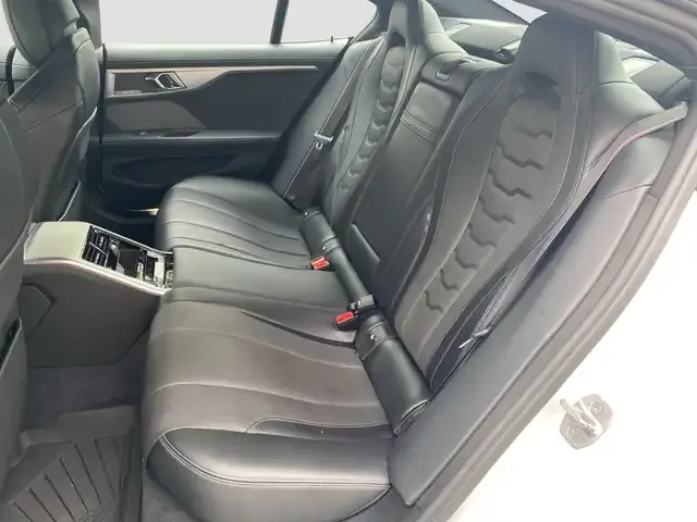 BMW 840