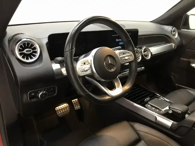 Mercedes-Benz GLB 220