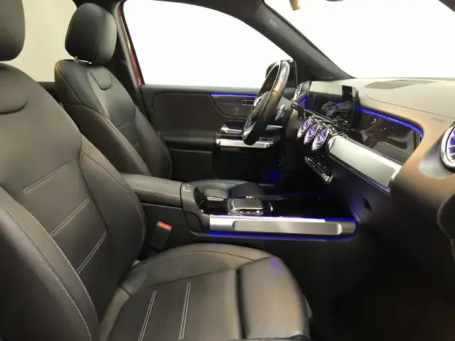 Mercedes-Benz GLB 220