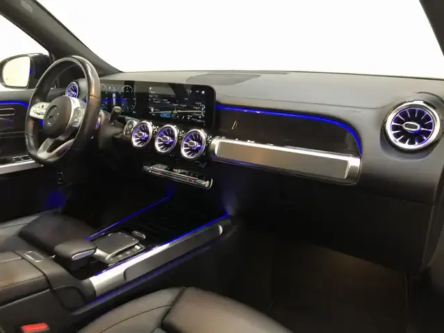 Mercedes-Benz GLB 220