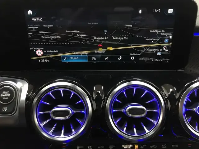 Mercedes-Benz GLB 220