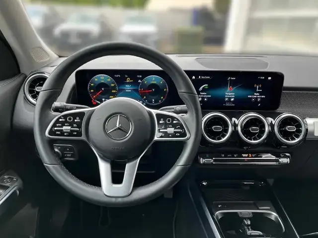 Mercedes-Benz GLB 220