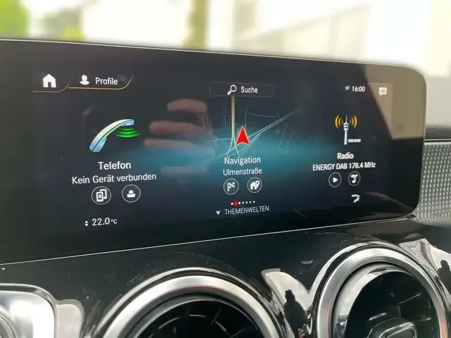 Mercedes-Benz GLB 220