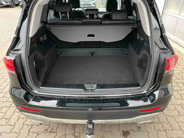 Mercedes-Benz GLB 220