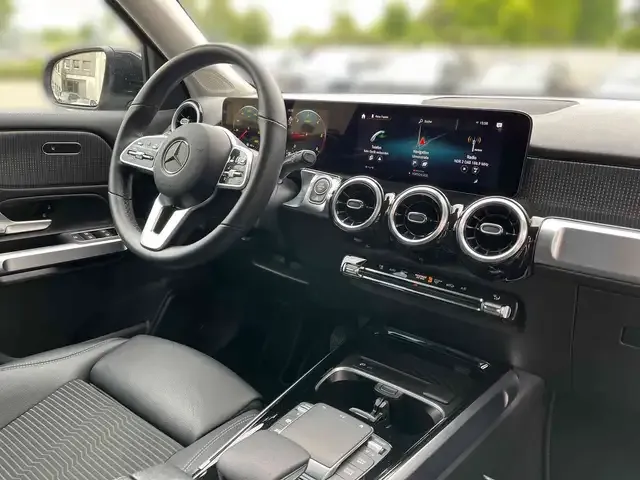 Mercedes-Benz GLB 220