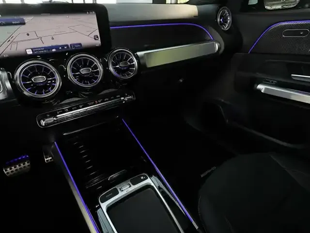 Mercedes-Benz GLB 200