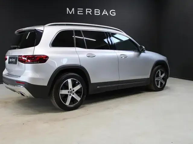 Mercedes-Benz GLB 220