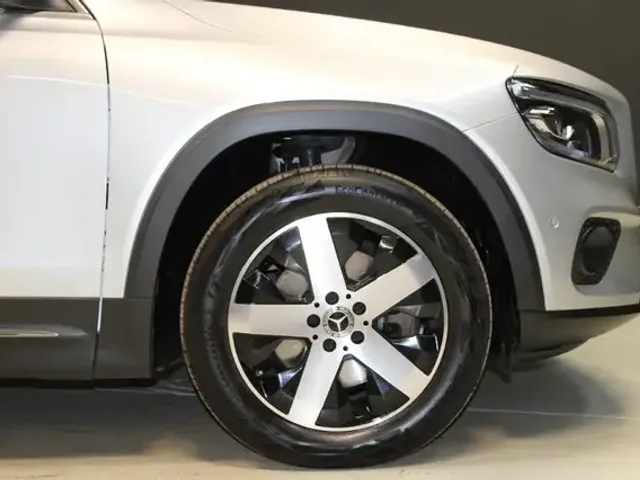 Mercedes-Benz GLB 220