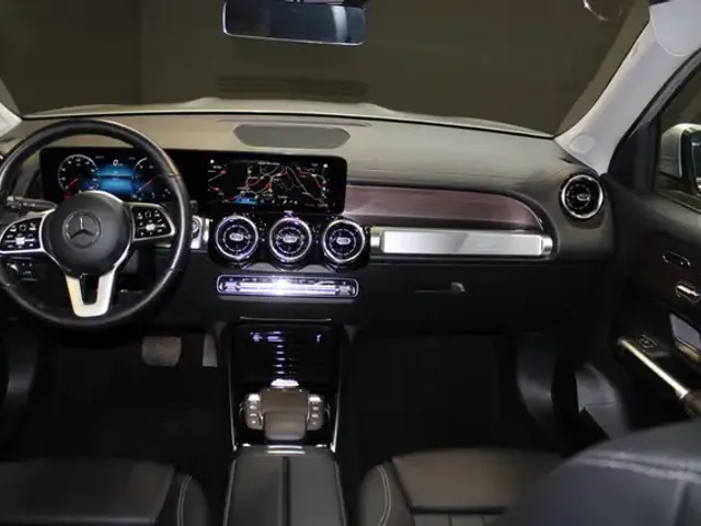 Mercedes-Benz GLB 220