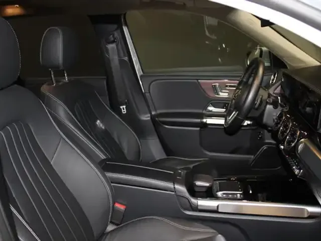 Mercedes-Benz GLB 220