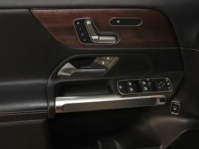 Mercedes-Benz GLB 220