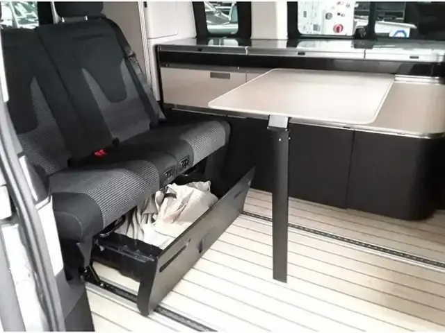 Mercedes-Benz V 250