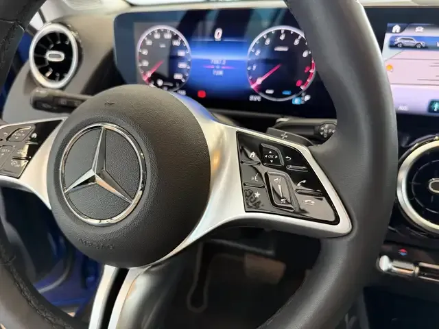 Mercedes-Benz GLB 220