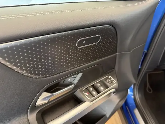 Mercedes-Benz GLB 220