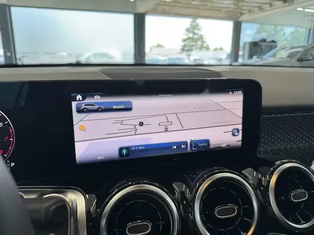 Mercedes-Benz GLB 220
