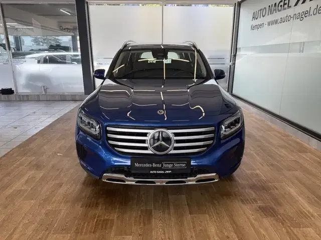 Mercedes-Benz GLB 220