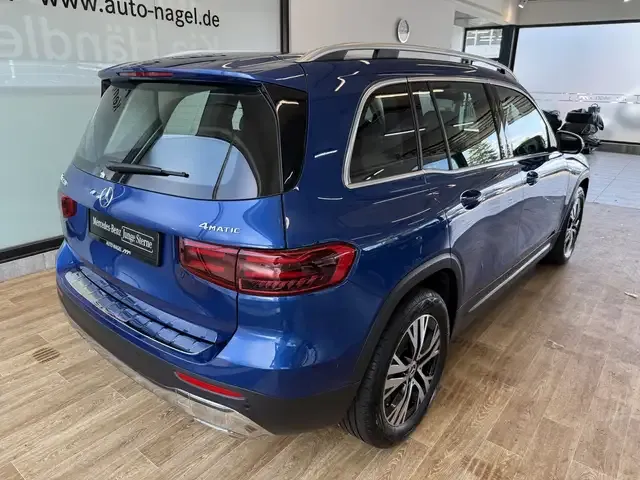 Mercedes-Benz GLB 220