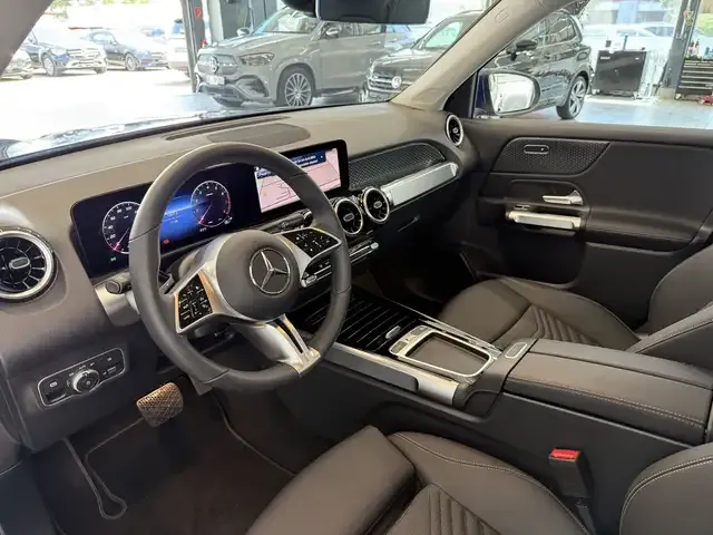Mercedes-Benz GLB 220