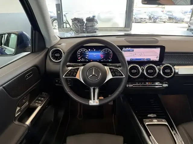 Mercedes-Benz GLB 220
