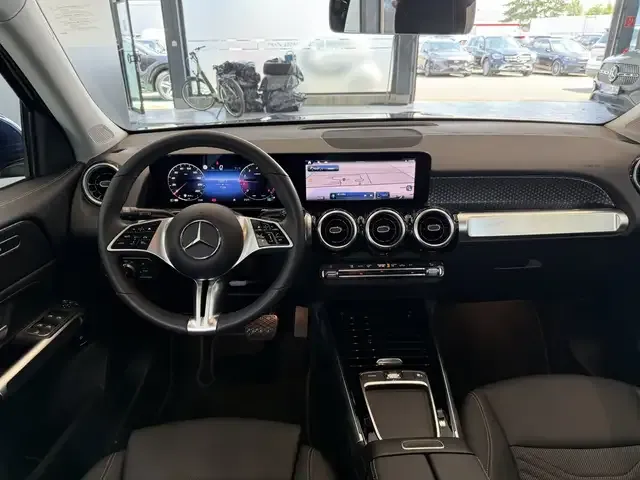 Mercedes-Benz GLB 220