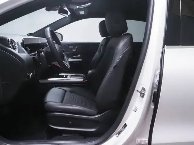 Mercedes-Benz EQA 300