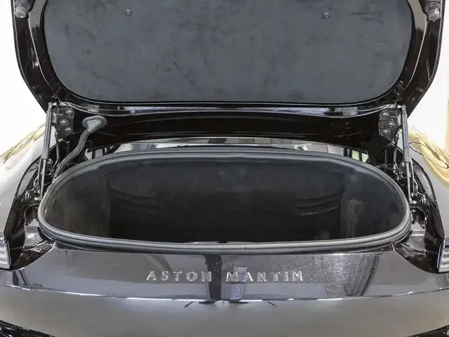 Aston Martin V8