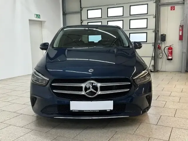 Mercedes-Benz B 220