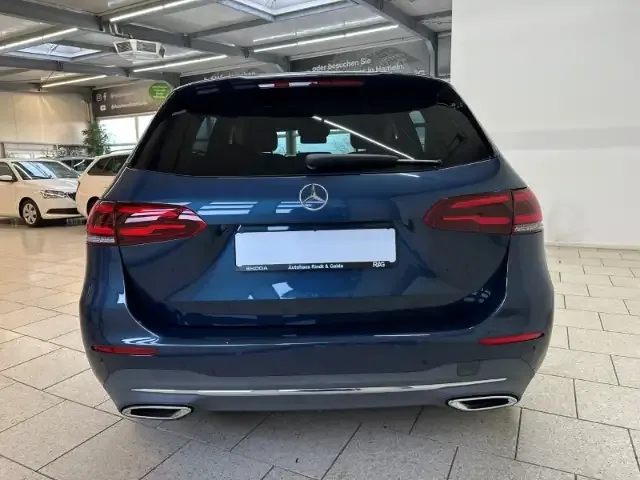 Mercedes-Benz B 220