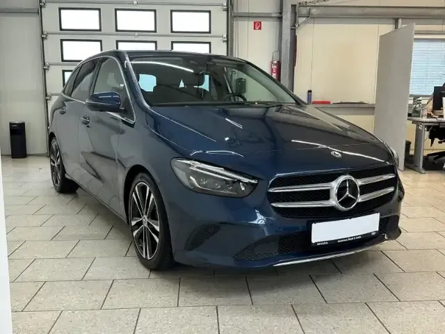 Mercedes-Benz B 220