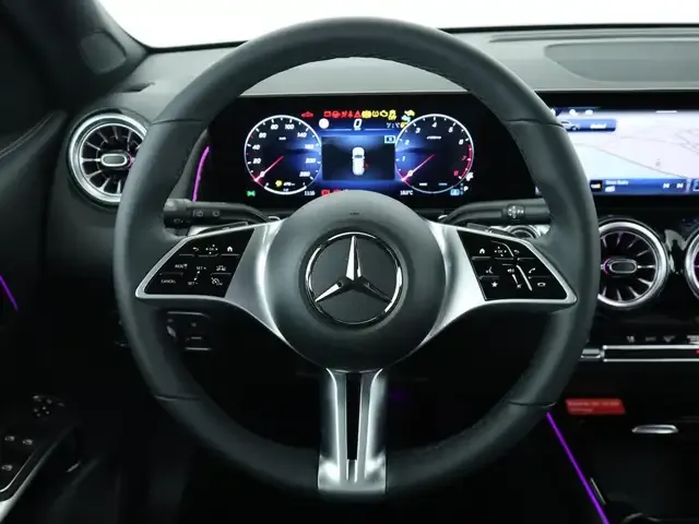 Mercedes-Benz GLB 180