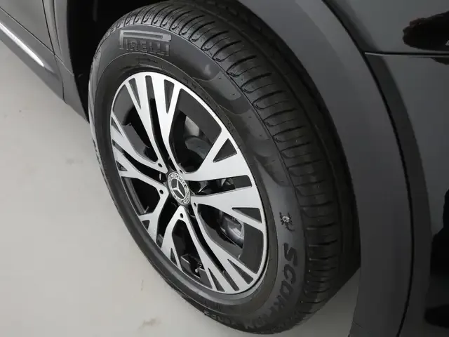 Mercedes-Benz GLB 180