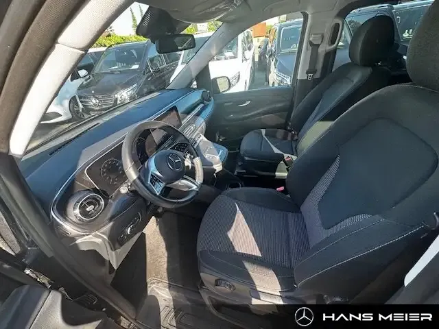 Mercedes-Benz V 220