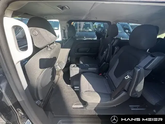 Mercedes-Benz V 220