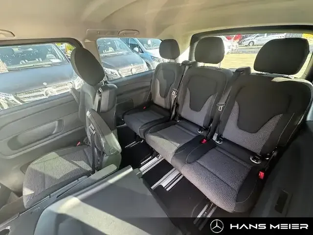 Mercedes-Benz V 220