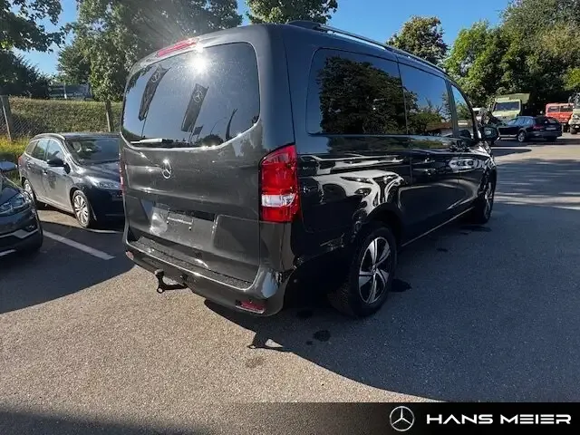 Mercedes-Benz V 220