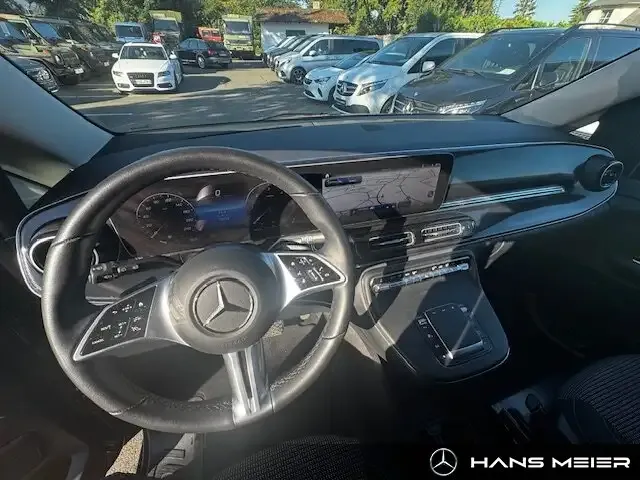 Mercedes-Benz V 220