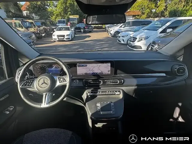 Mercedes-Benz V 220