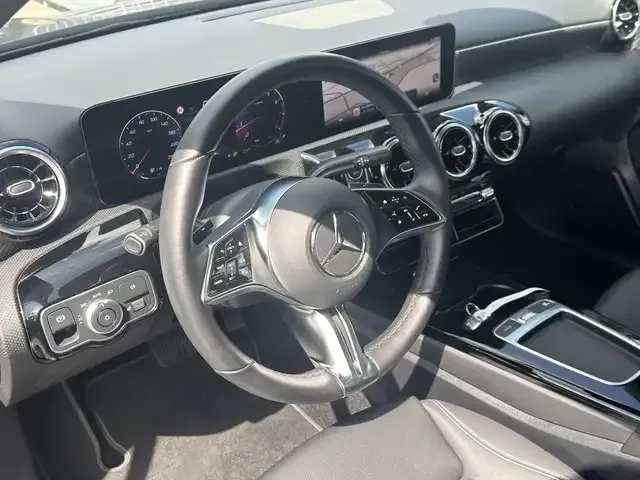 Mercedes-Benz A 220