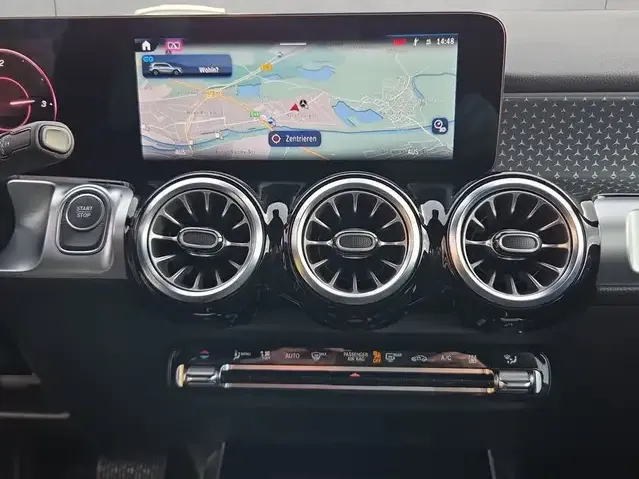 Mercedes-Benz EQB 300