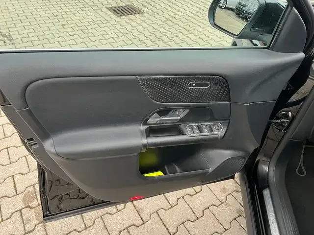 Mercedes-Benz GLA 180